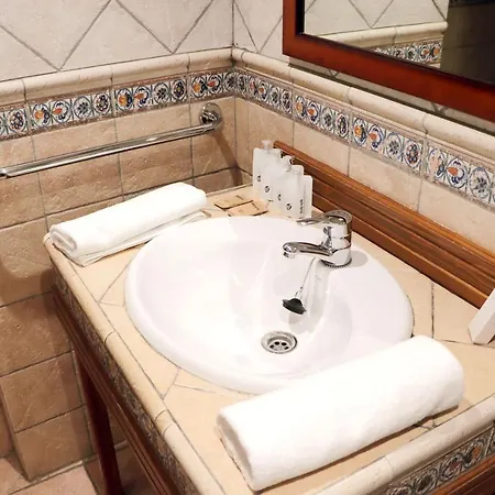 Hospederia Palacio Papa Luna