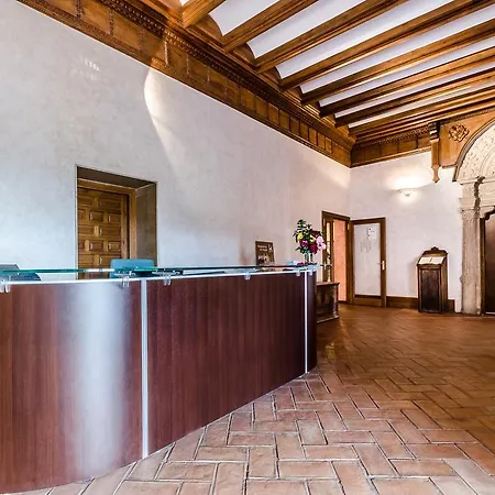 Hotel Hospederia Palacio Papa Luna 3*