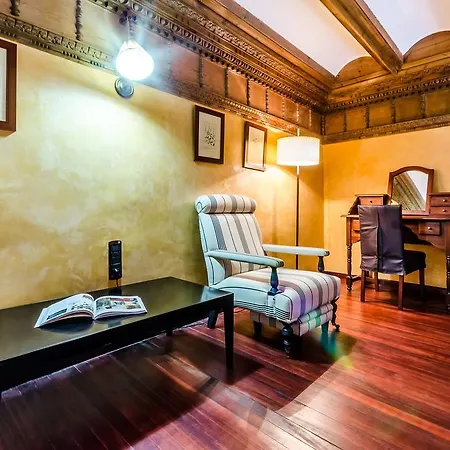 Hospederia Palacio Papa Luna