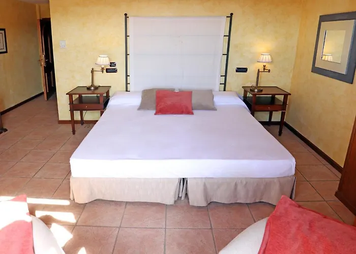 Отель Hospederia Palacio Papa Luna 3*