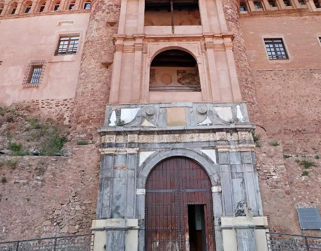 Отель Hospederia Palacio Papa Luna 3*