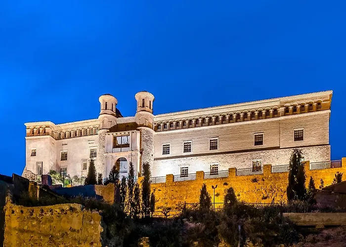 Отель Hospederia Palacio Papa Luna