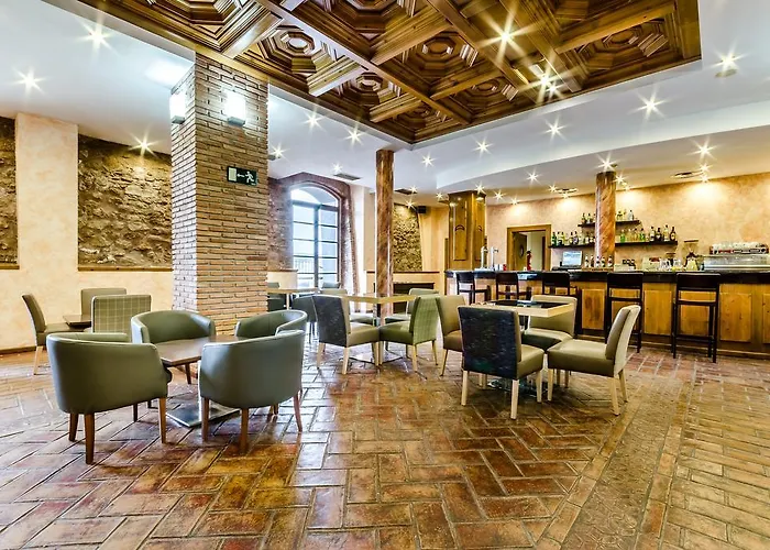 Отель Hospederia Palacio Papa Luna