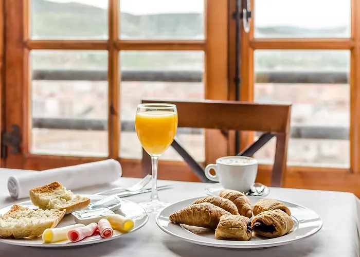 Hospederia Palacio Papa Luna