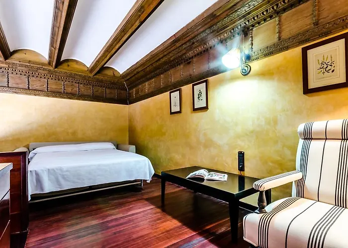 Отель Hospederia Palacio Papa Luna