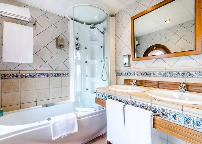 Hospederia Palacio Papa Luna