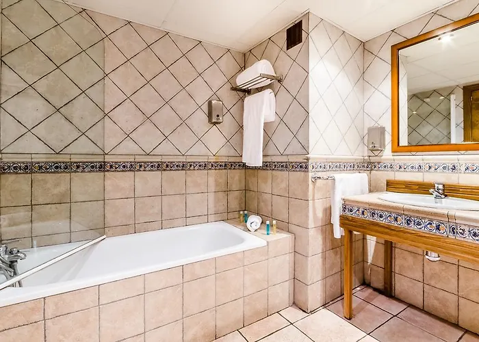 Отель Hospederia Palacio Papa Luna 3*