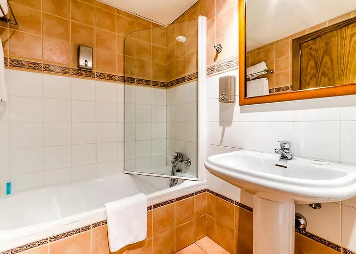 Hospederia Palacio Papa Luna